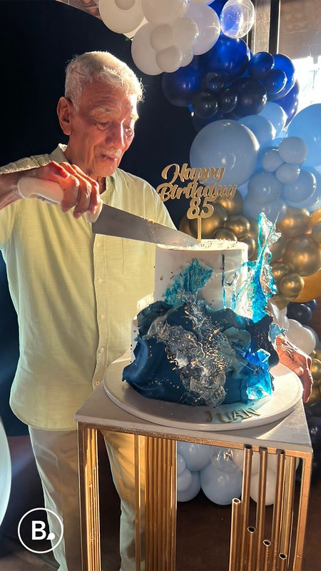 Festeja con pasteles elegantes para hombre, de alta calidad.