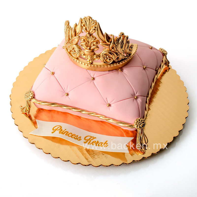 Festeja con un increíble pastel para niña creado por expertos con fondant de calidad.