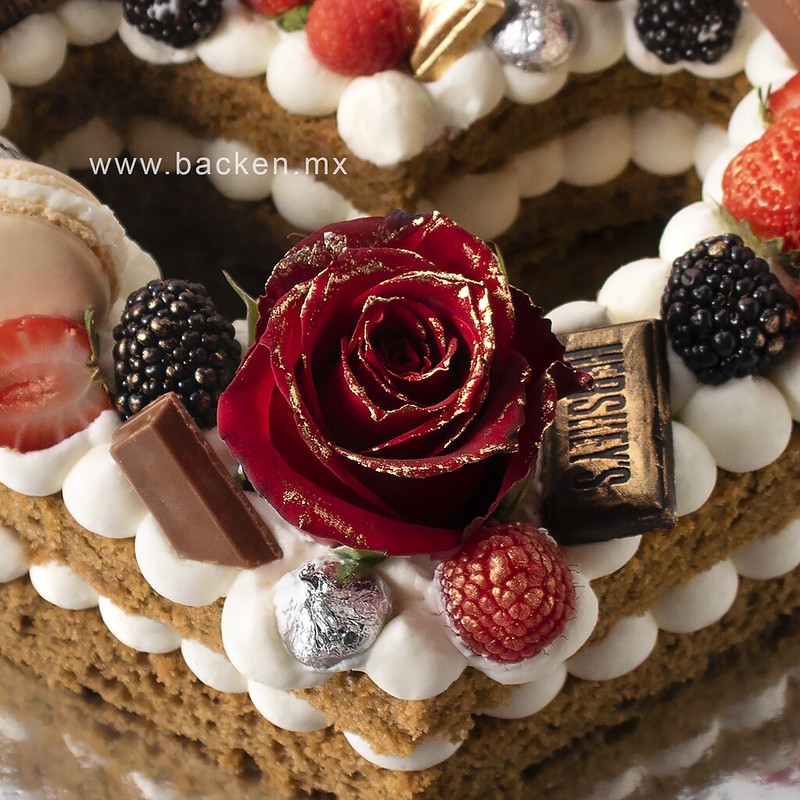 El regalo para San Valentín perfecto esta en Backen. obsequia un pastel de alta calidad.