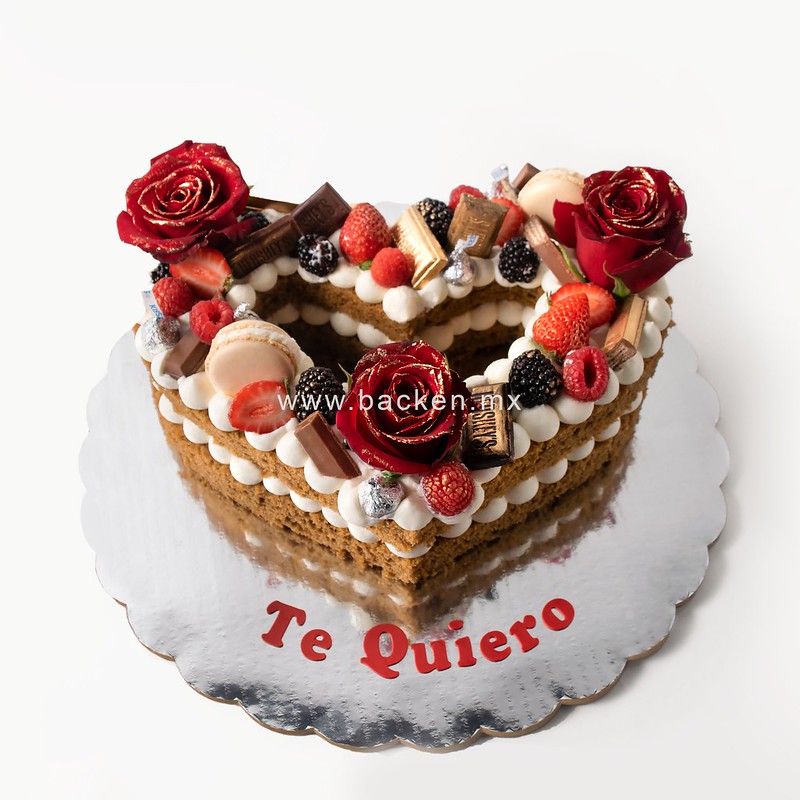 El regalo para San Valentín perfecto esta en Backen. obsequia un pastel de alta calidad.