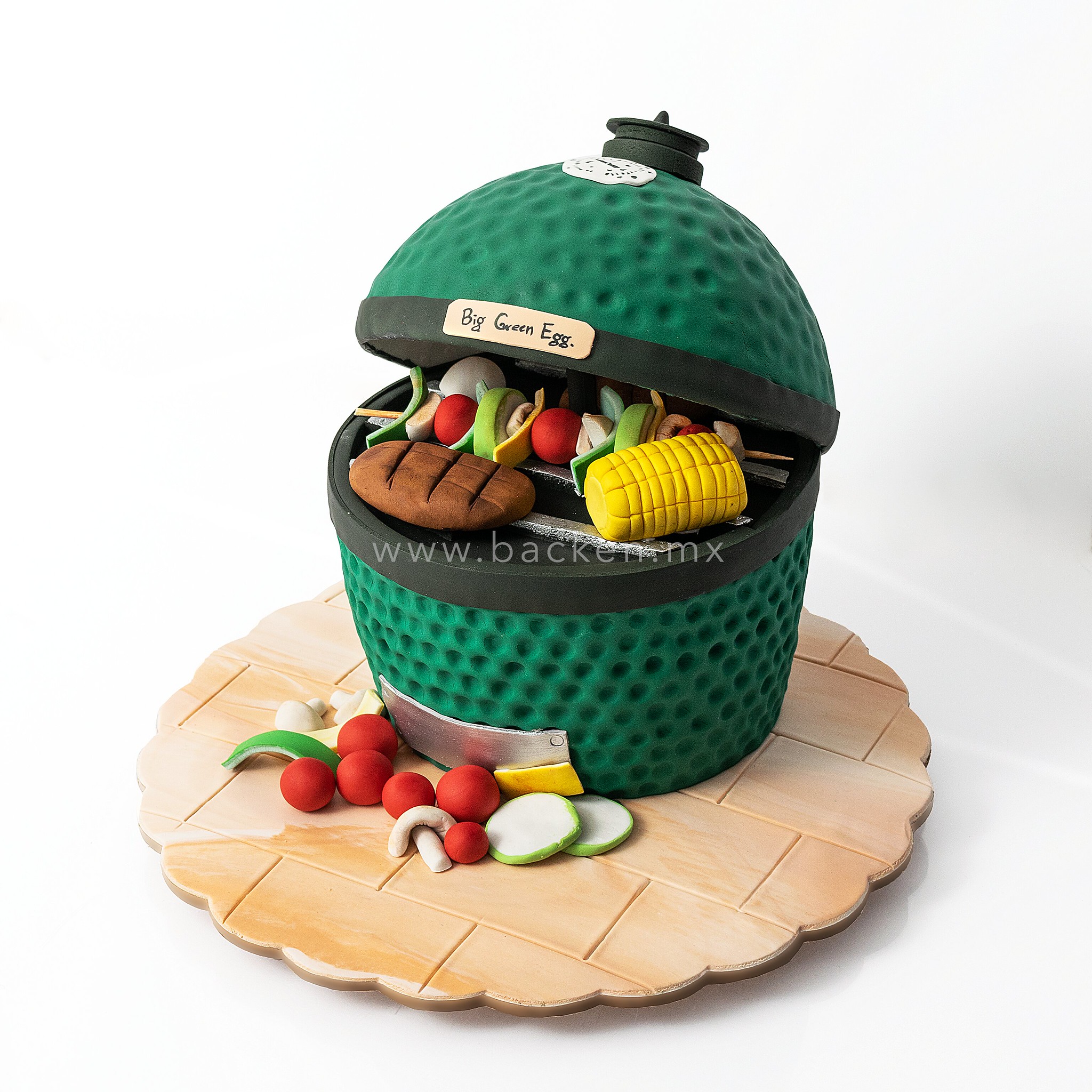 Celebra con un pastel de asador Big Green Egg en Guadalajara