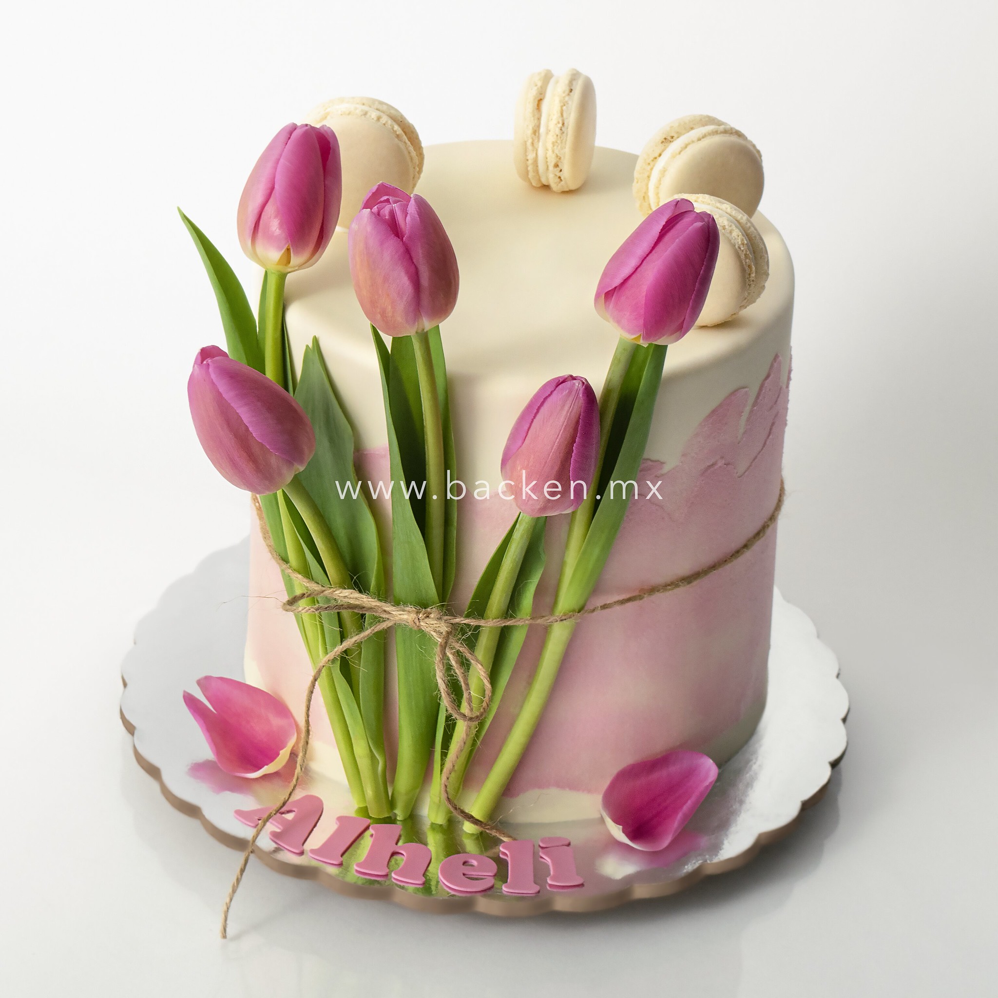 Celebra con un Pastel Personalizado de Tulipanes Cerca de Mi