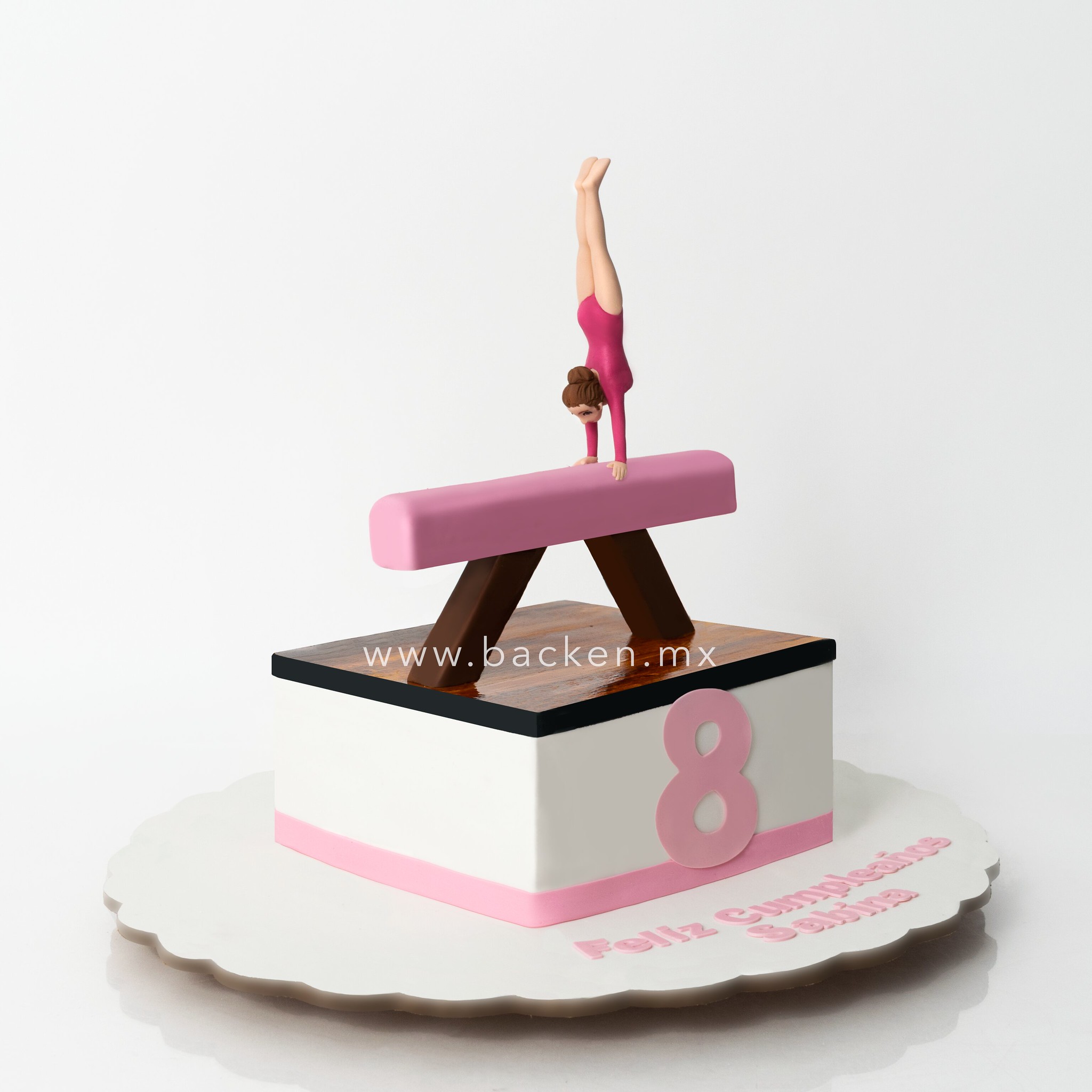 Celebra su Cumpleaños con un Pastel de Gimnasta