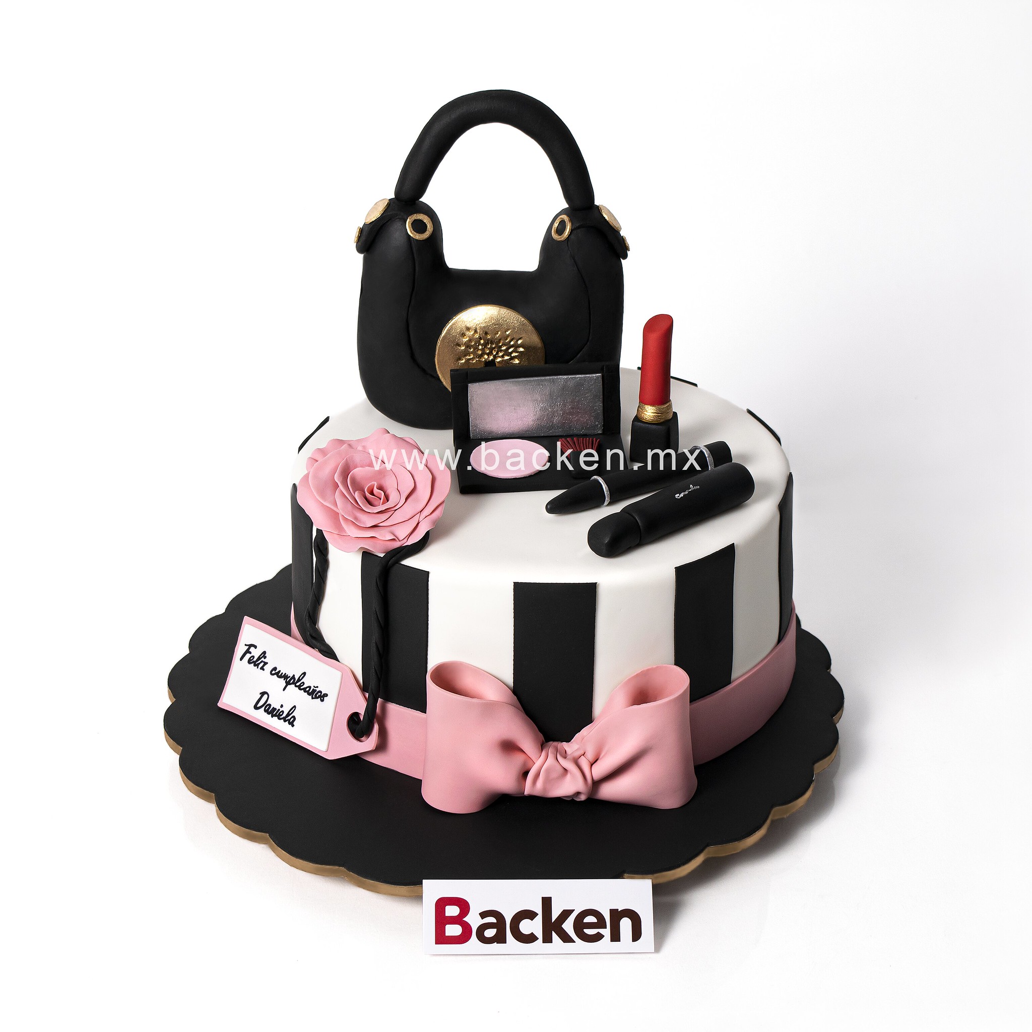 Celebra con Pastel Personalizado con tema de Maquillaje en Guadalajara
